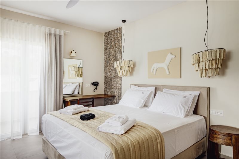 Master Suite with Sea View at Armia Experience Hotel, Vári, Sýros